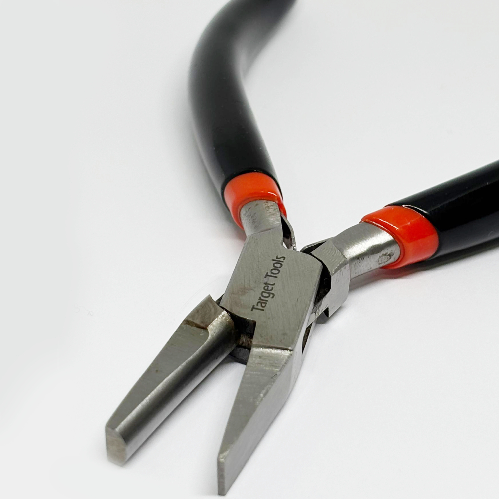 Imagem de Alicate Plano Meia Cana 130